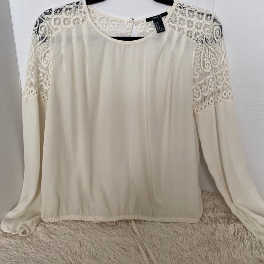 FOREVER 21 LONG SLEVE LACE EMBROIDERED TOP
